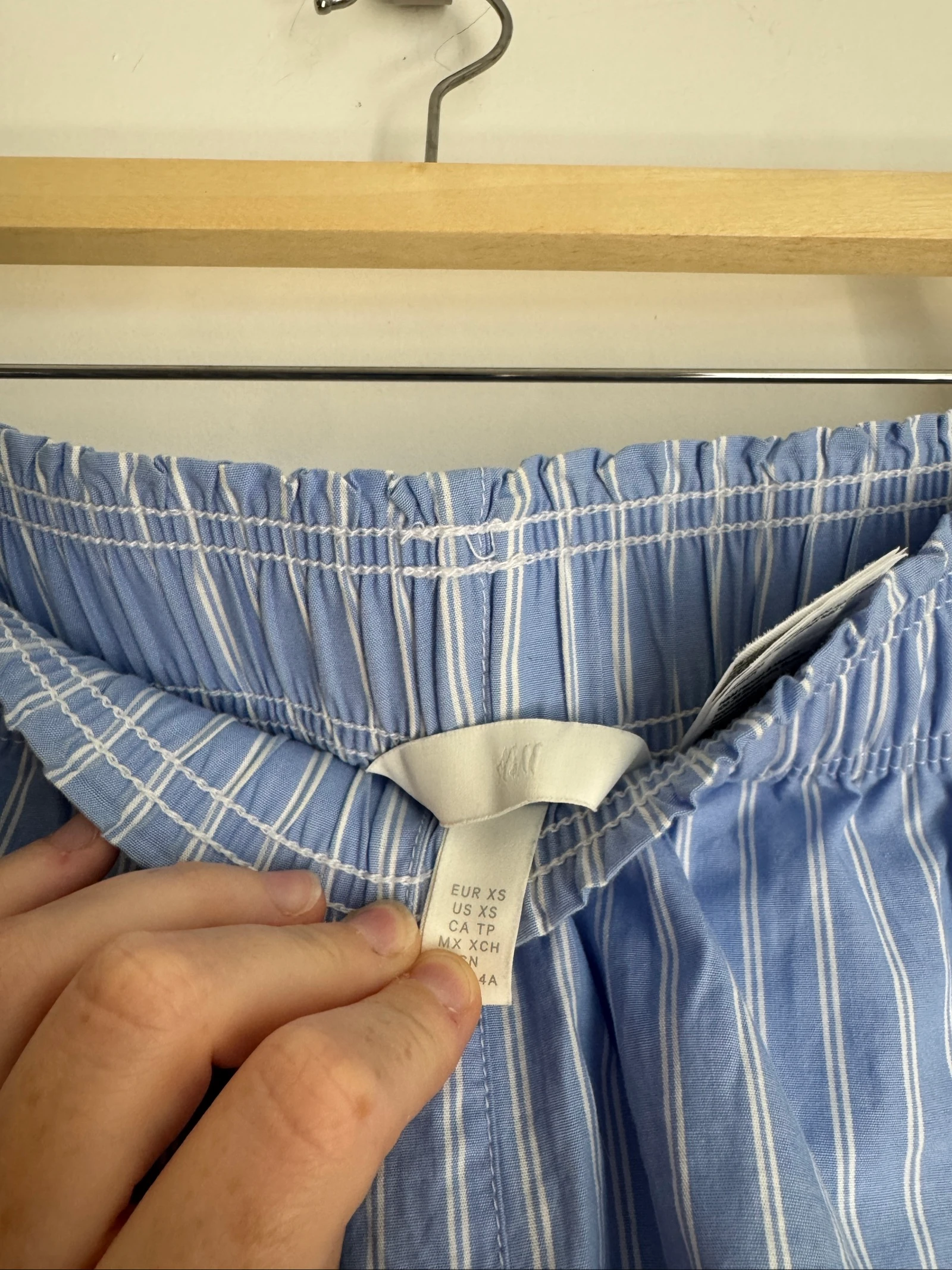 Short amplo H&M azul com listras brancas – Tamanho PP – photo 3